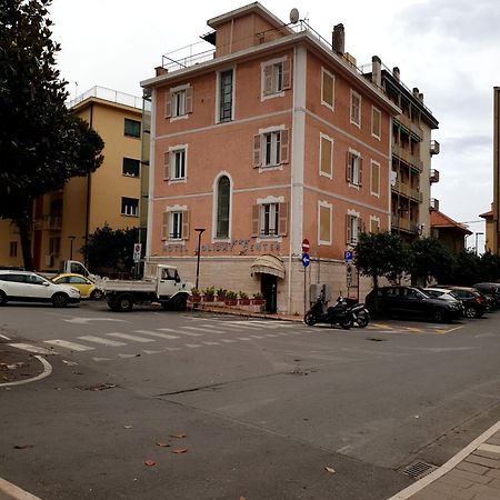 Piccolo Hotel Holiday Center Finale Ligure Εξωτερικό φωτογραφία