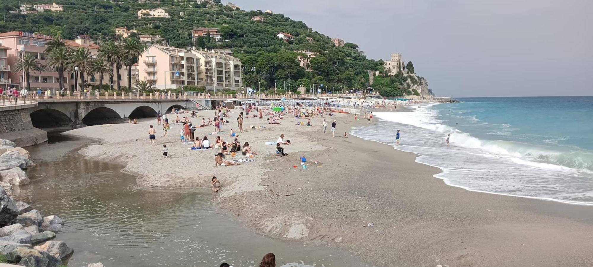 Piccolo Hotel Holiday Center Finale Ligure Εξωτερικό φωτογραφία