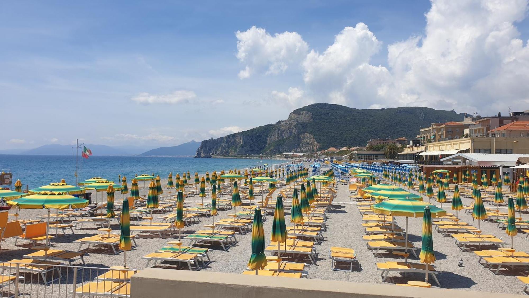 Piccolo Hotel Holiday Center Finale Ligure Εξωτερικό φωτογραφία