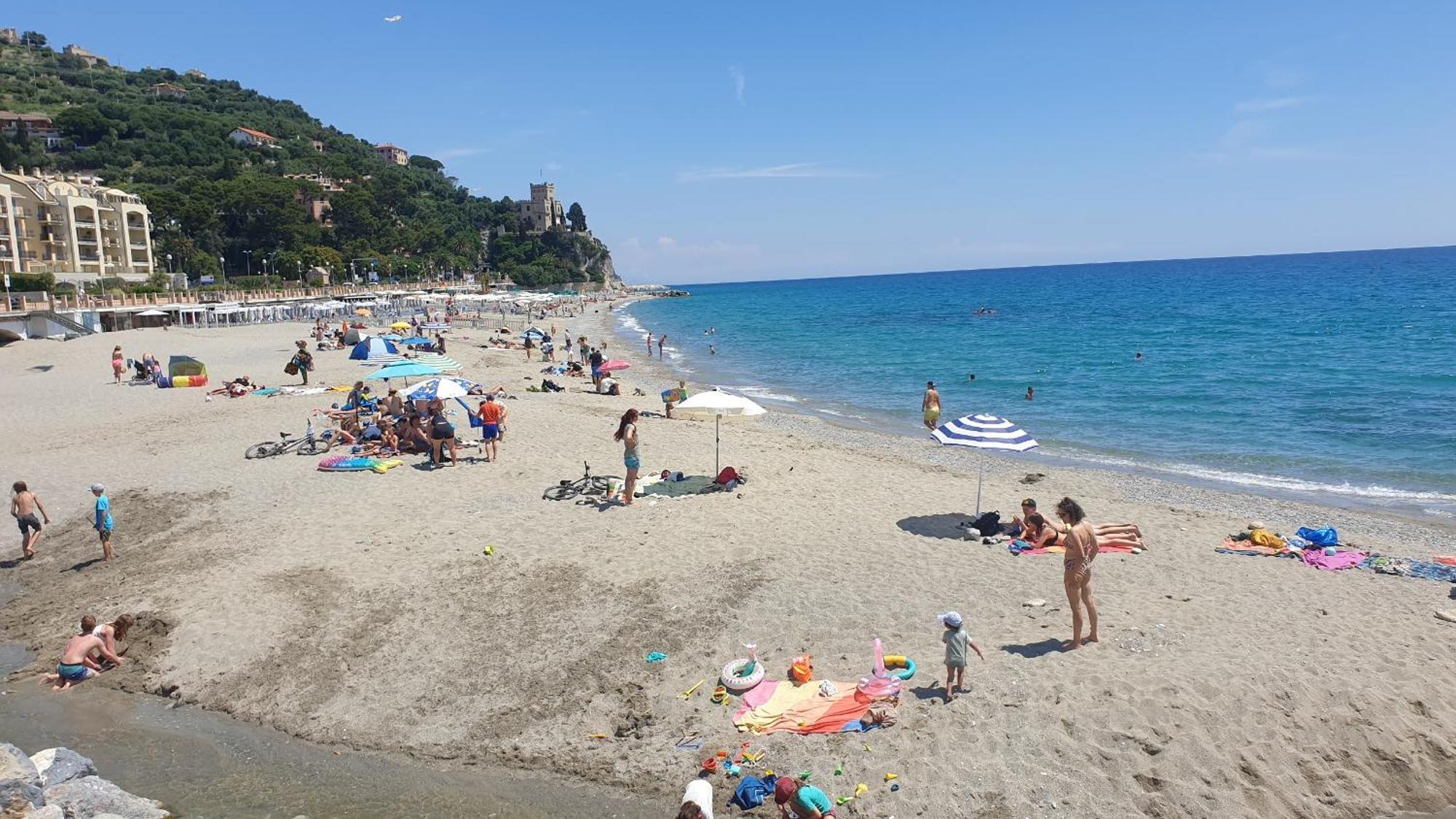 Piccolo Hotel Holiday Center Finale Ligure Εξωτερικό φωτογραφία