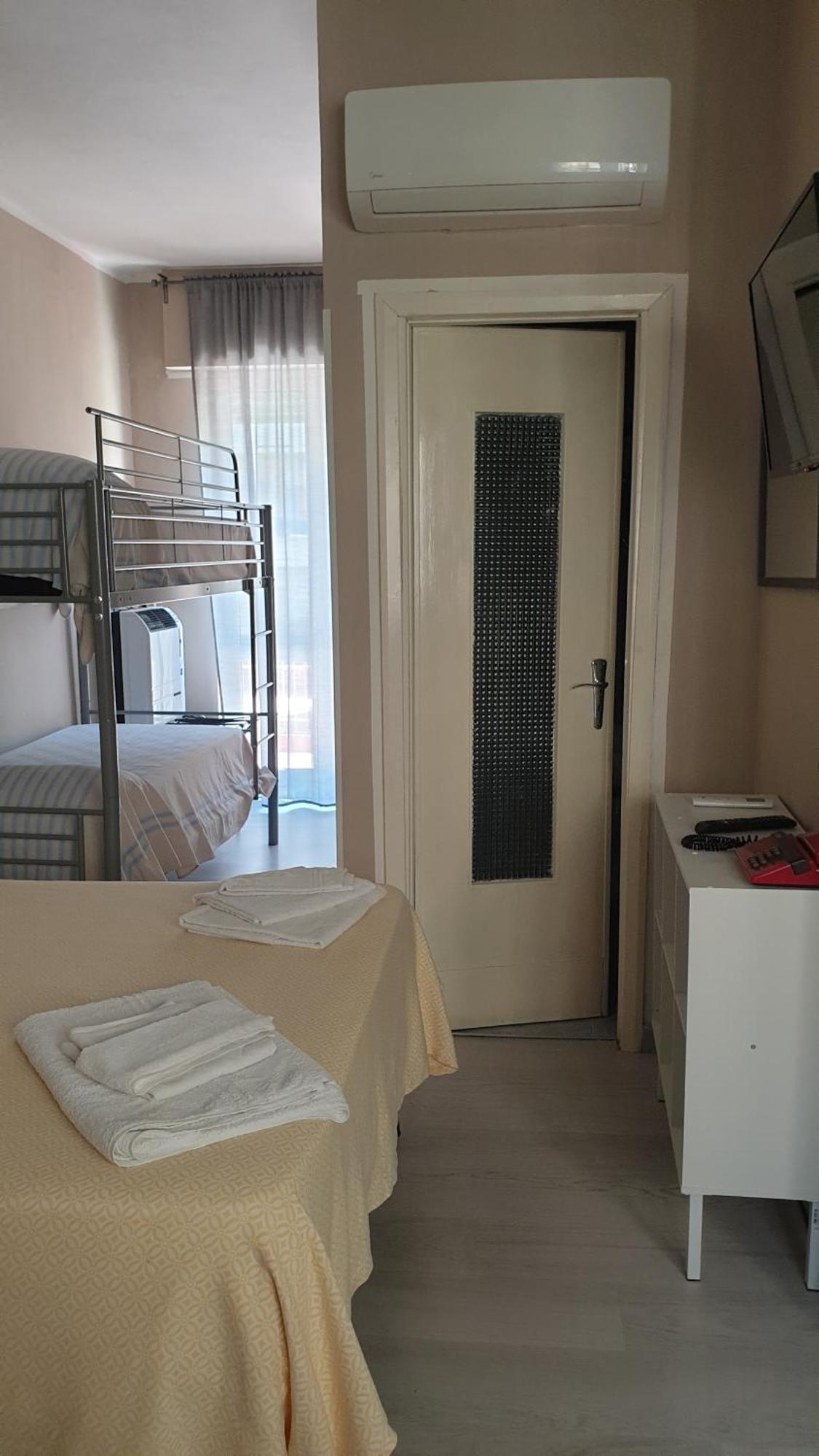 Piccolo Hotel Holiday Center Finale Ligure Εξωτερικό φωτογραφία